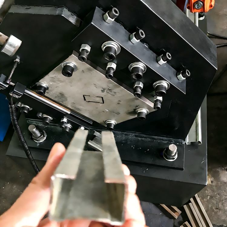 Upright Roll Forming Machine