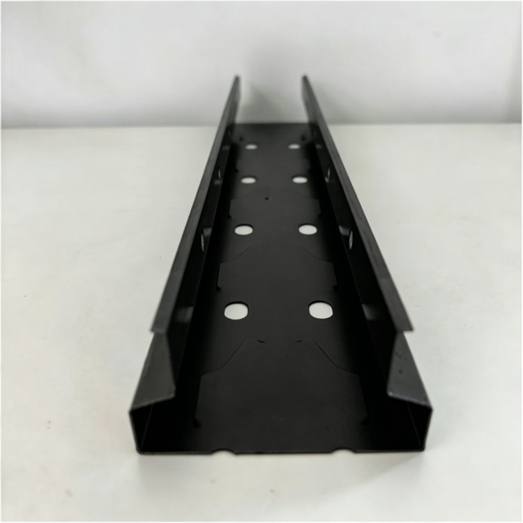 Xinnuo Butterfly Holes Upright Roll Forming Machine is full-automatic rack column production line with PLC control & integrated punching-forming-cutting, fabricating bolt-free butterfly-hole uprights from 1.2–1.5mm galvanized/carbon steel for retail and warehouse light storage shelves.